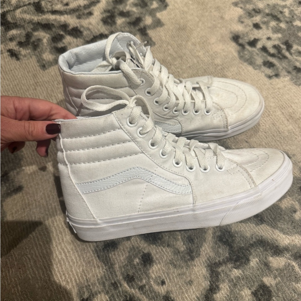 Vans Women's 6.5 / Men’s 5.0 Classic White Sk8-HI top sneakers LIKE NEW!